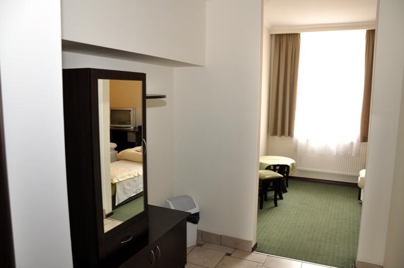 Stary Dwor Bed & Breakfast Zywiec Exterior photo